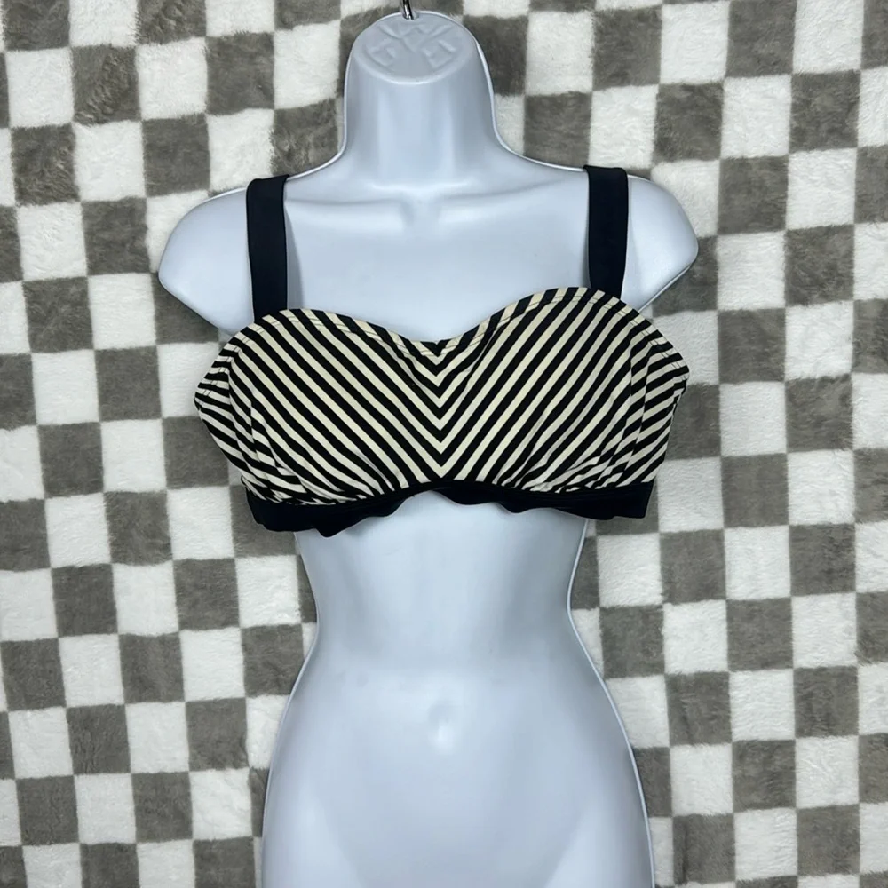 Athleta stripped wired swim top 36 B/C